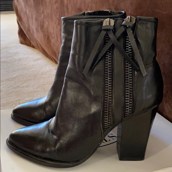 Steve Madden Marando Black Leather Booties - Picture 2 of 5